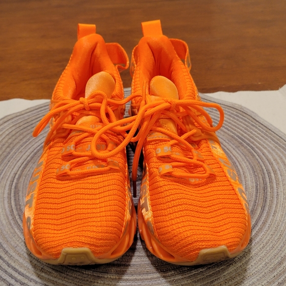 🪷EUC~ WALKING SNEAKERS - Picture 4 of 8